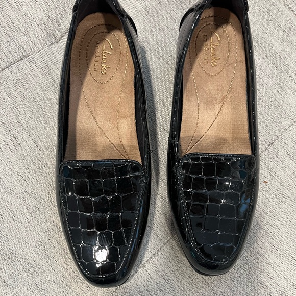 Clarks Black Crocodile Embossed Leather Loafers - Picture 2 of 4